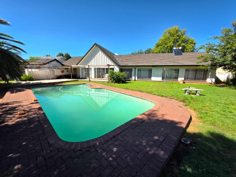 11 Bedroom Property for Sale in Universitas Free State